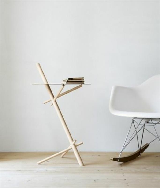 gana minimalistinio dizaino šoninis stalas su šviesaus medžio ir smėlio spalvos sienos stiklo viršutiniu parketo grindimis