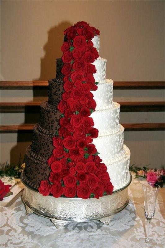 kırmızı gül süslemeli güzel ve büyük düğün pastası pastası