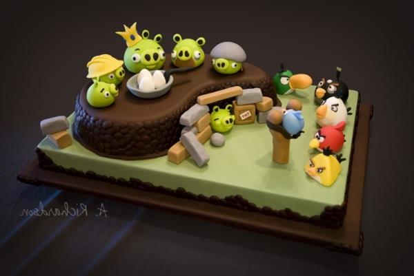 doğum günüm için güzel-kek-orijinal-fikir-kızgın-kuşlar-kek