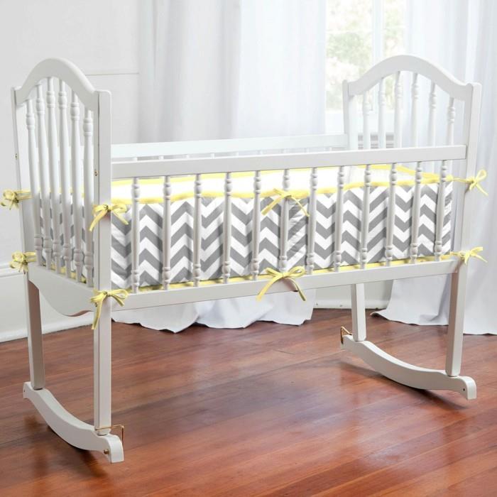 bebek odasını döşemek için güzel-bebek-sallanan-ahşap-yatak