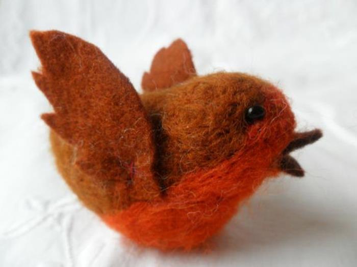 mielas oranžinis paukštis, pagamintas iš karštos vilnos, sukurkite figūras su vilna