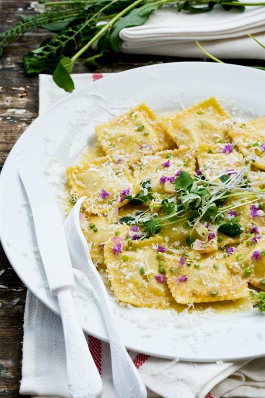lepe jedi-ravioli-sir-rože-za-jesti