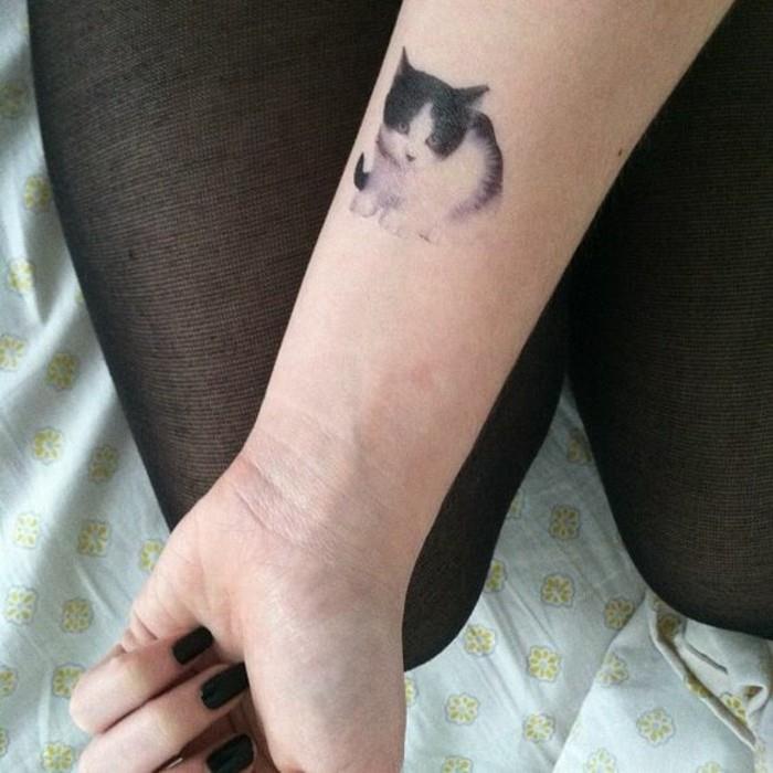 graži-tatuiruotė-kumštis-idėja-tatuiruotė-moteris-gražiausios-tatuiruotės tau