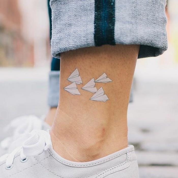 gražios-tatuiruotės-diskretiška-moteris-tatuiruotė-originali-moteris-idėjos-tatuiruotės-moteris