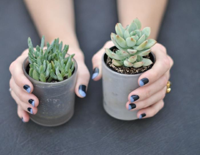 Nail art model s trajnim lakom poltrajni lak modra in črna kul ideja