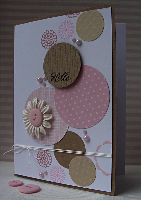 luštna voščilnica za vesel rojstni dan v belem papirju, okrašena s krogi v kraft papirju ali roza tiskanim papirjem, z majhnimi okraski