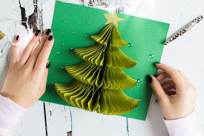 Noel manuel etkinliği, açılır tasarımlı DIY kart şablonu, origami ağacıyla kağıt katlama, Noel ağacıyla açılır kart