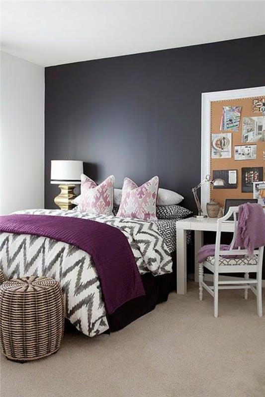 lepa-spalnica-s-pregrinjalom-vijolična-barvna-karta-deco-idee-deco