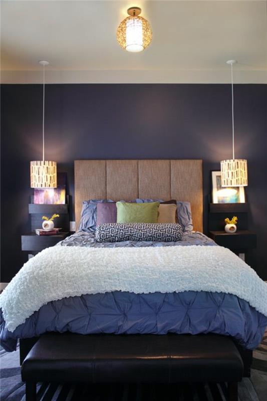 lepa-spalnica-vijolična-barvna-karta-vijolična-posteljnina-vijolično-stene-posteljnina