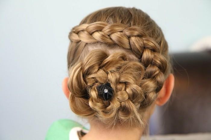 gana-šukuosena-su-sudėtinga-nerijos-pasiūlymas-labai elegantiška