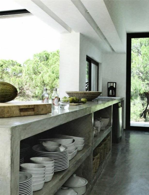 gana-virtuvė-betone-dekoratyvinis-betonas-darbas-viršuje-vaškas-betonas-grindys-dekoratyvinė-pilka