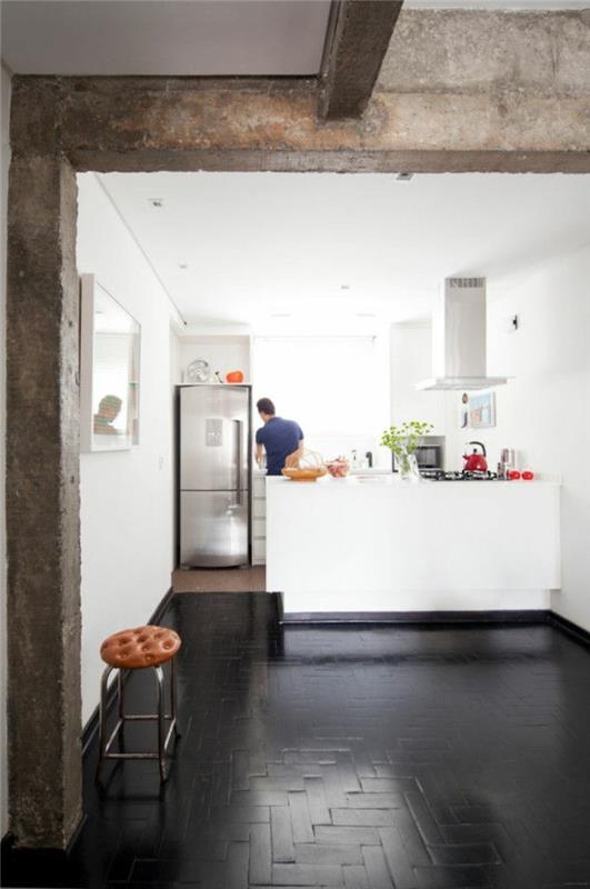 gana retro-prašmatni virtuvė-modernioje virtuvėje su balta virtuve-baru ir baltomis lubomis