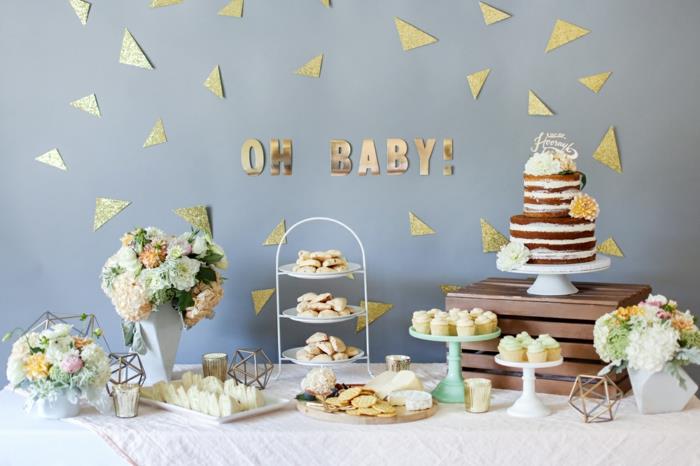 elegantiška dekoracija mergaitės ar berniuko kūdikio dušui, gurmaniškas savitarnos stalas su saldumynais