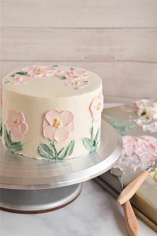Taze kremalı kapak çiçekli doğum günü pastası tarifi çizin, pasta süslemesini kendiniz yapın