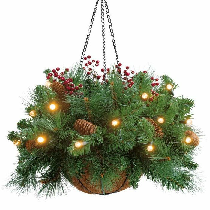 lepa-dekoracija-jelka-okrašena-božična-dekoracija-notranjost-božično-cvetje-zelena