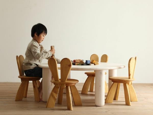 lepo oblikovan-za-ekološki-otroški stol