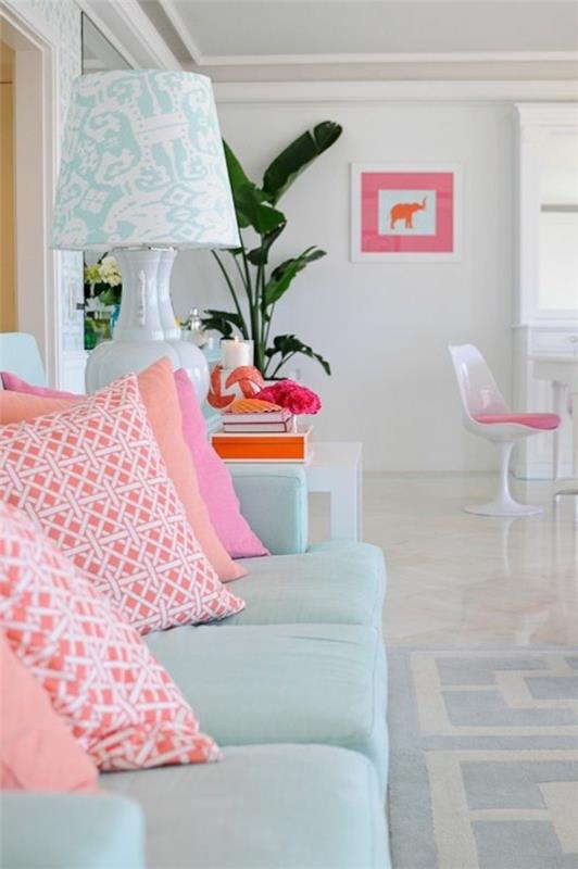 gana balta ir rožinė-sofa-lova-poilsio kambarys-žvakė