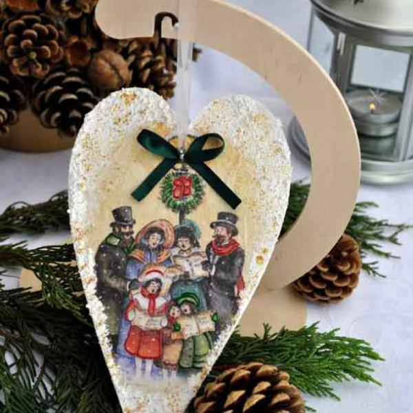 pretty-decoration-and-gift-idea-as-a-heart-in-decoupage