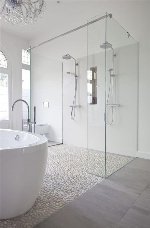 lepa kopalnica-bela-mozaik-kopalnica-keramična-prodnata kopalnica