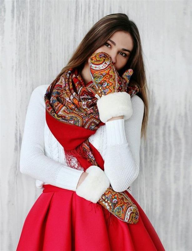 lepa obleka za božične rokavice in rute z ruskim vzorcem