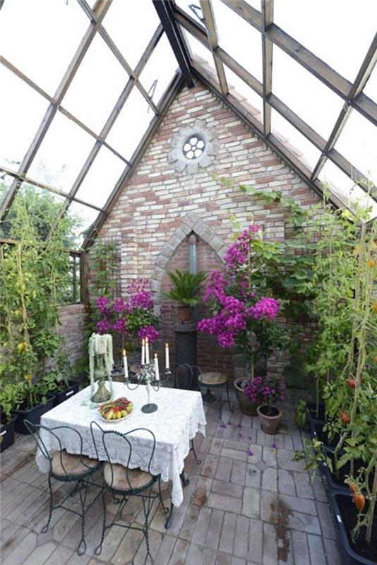 cam duvarlı-ve-tavanlı-bahçe-mobilya-bahçe-veranda-güzel-kit-verandalar