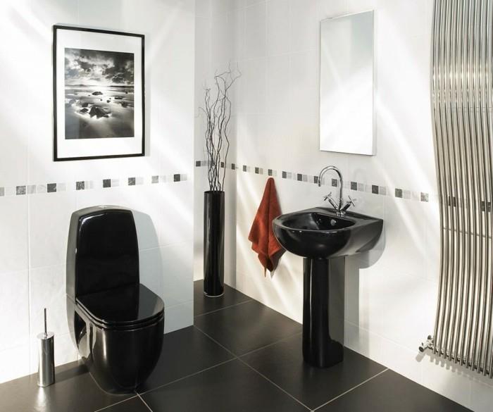 lepi-kopalniški-modeli-italijanski-kopalniški-model-črne-ploščice-na-tleh-v-kopalnici
