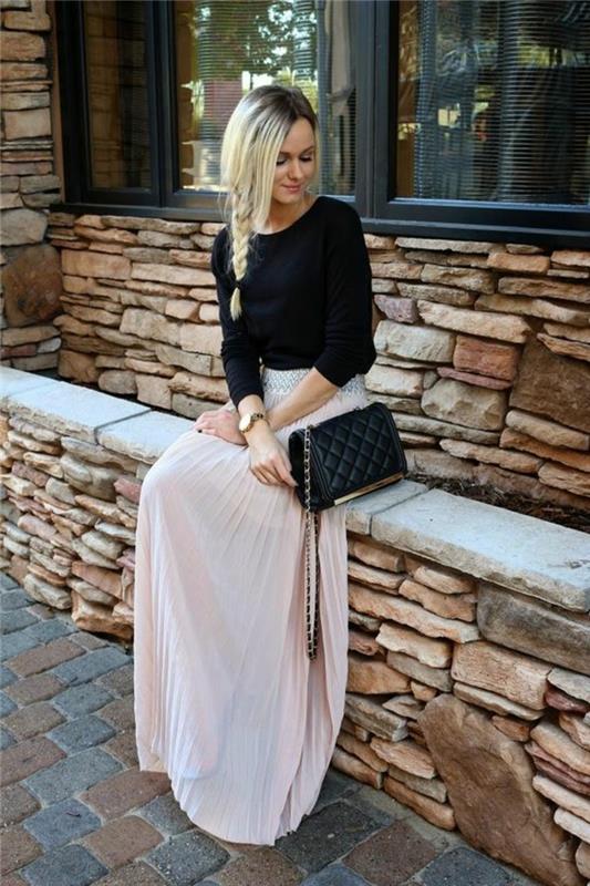 rožinis sijonas, bohemiškas rožinis sijonas, juodas dygsniuotas krepšys, juodas ilgomis rankovėmis