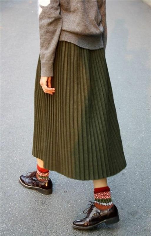 ilgas klostuotas sijonas-tamsiai žalia-prašmatnioms merginoms-modernūs-drabužiai-prašmatnioms merginoms