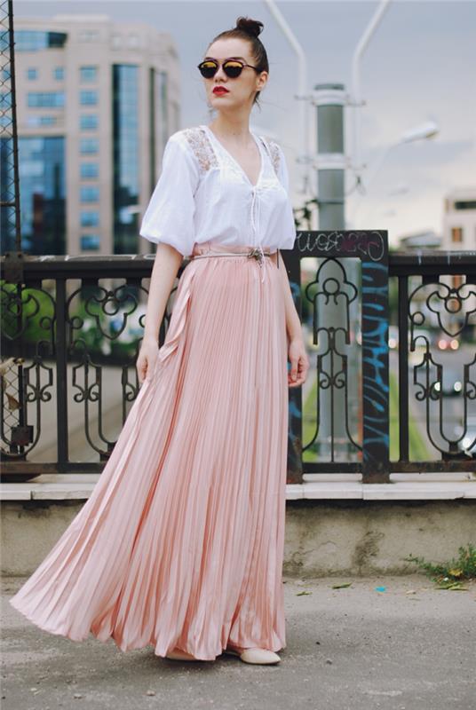 rožinis plisuotas sijonas, marškiniai tekančiomis rankovėmis, bohemiškas ilgas sijonas