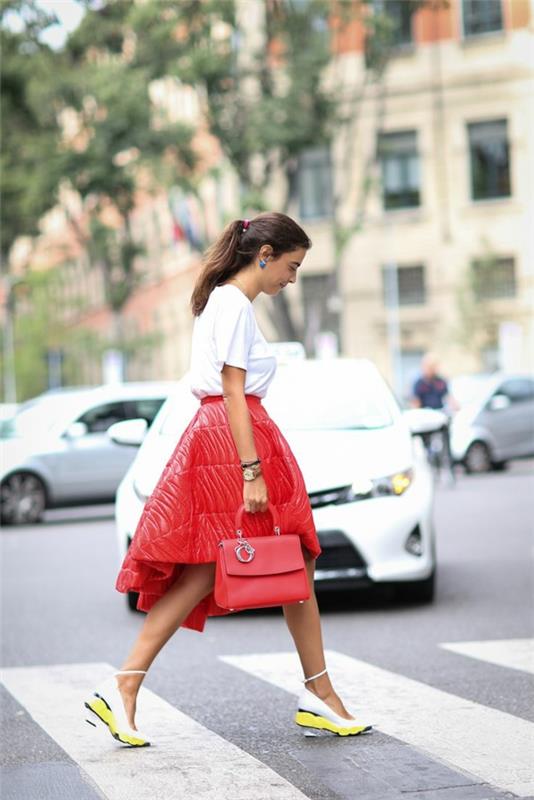 nepaprastas-raudonas sijonas