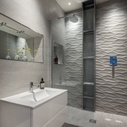 Azulejos en relieve en el stand