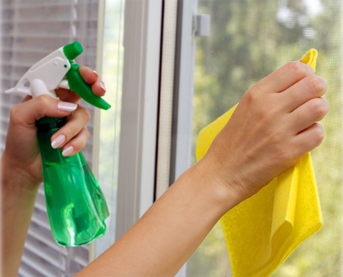 Kaip greitai ir efektyviai plauti langus be dryžių?