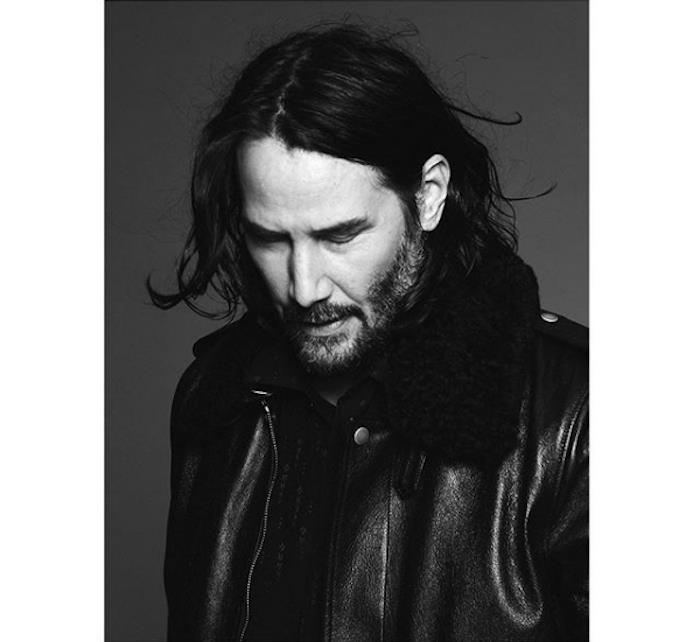„Saint Laurent“ meno vadovas Anthony Vaccarello rudens žiemos 19 kolekcijai pasirinko Keanu Reevesą, kurį fotografavo Davidas Simsas ir paskelbė „Instagram“