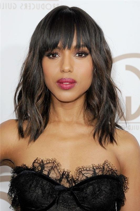 kerry Washington, črna obleka, afro ženska, temno rjavi lasje, valovit bob s šiškami, videz rdeče preproge