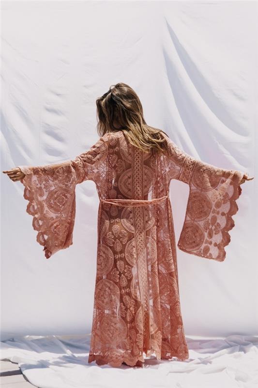 boho chic videz s tekočim kimono ženska s cvetličnim vezenjem v bež barvi, poletna moda za hipi žensko