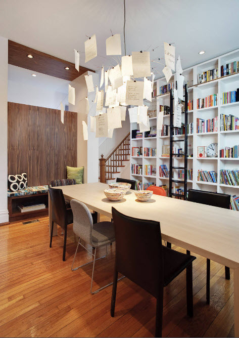 Libreria in sala da pranzo
