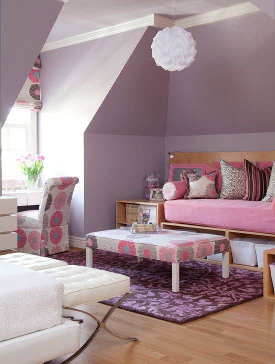 Violetinis paauglių merginos kambarys