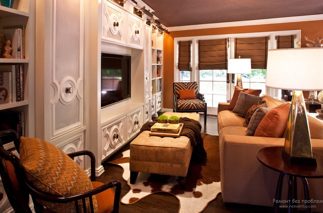 Il colore della cannella dona un calore e un'intimità speciali all'atmosfera del soggiorno.