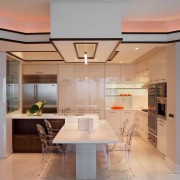 Il design originale del soffitto in cucina