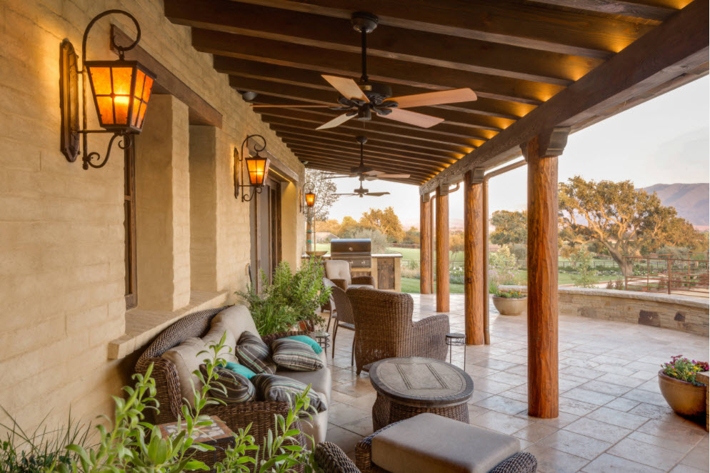 terraza con dosel de madera