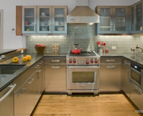 Cocina moderna en colores claros.