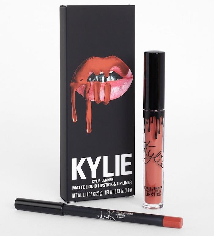 fotografija šminke in svinčnika Kit Lip, ki jo je prodala Kylie Jenner v 500.000 izvodih in prvenec Kylie Cosmetics, ki bo sestro Kim Kardashian popeljala v rang najmlajše milijarderke v zgodovini po Forbesu