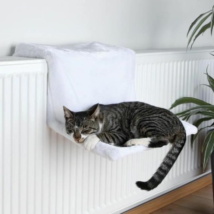 katės-medžio-hamakas-katės lova-pigus-hamakas-katės-medis-katė-gaminiai ant radiatoriaus