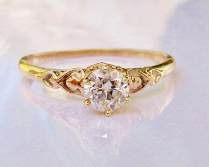 zaročni prstan v vsej njeni lepoti-kako-izbrati-najboljši-prstan-zanjo