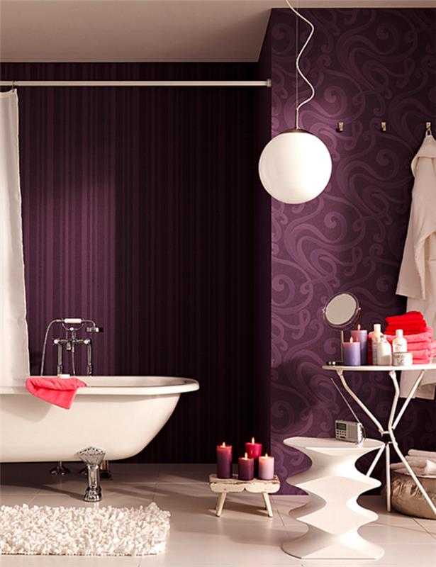 kopalnica-kad-tuš-dizajn-v-vijolični-pravokotni-kad-oblikovana-pobarvana-papir-kopalnica