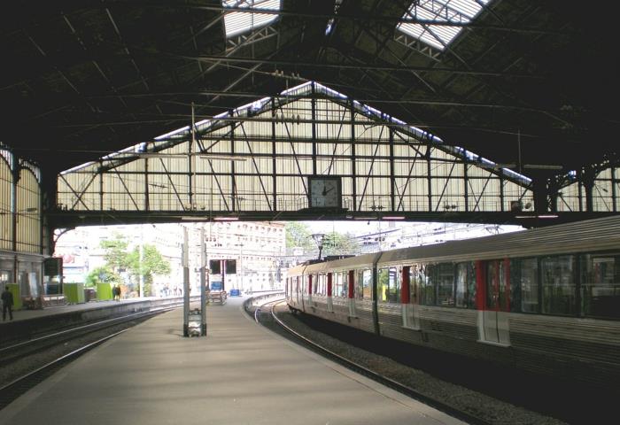 nenavaden-sprehod-paris-sprehod-v-paris-paris-nočni-sprehod-postaja-svetega-lazarja