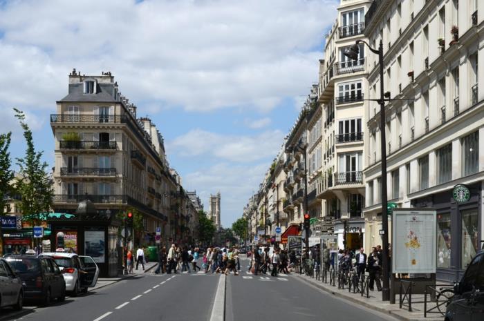 nenavaden-sprehod-paris-sprehod-v-paris-paris-noč-sprehod-rue-pres-du-louvre