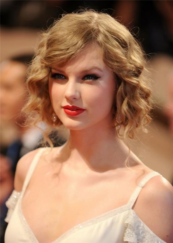 saç modeli-ince-saç-dalgalı-saç-taylor-swift