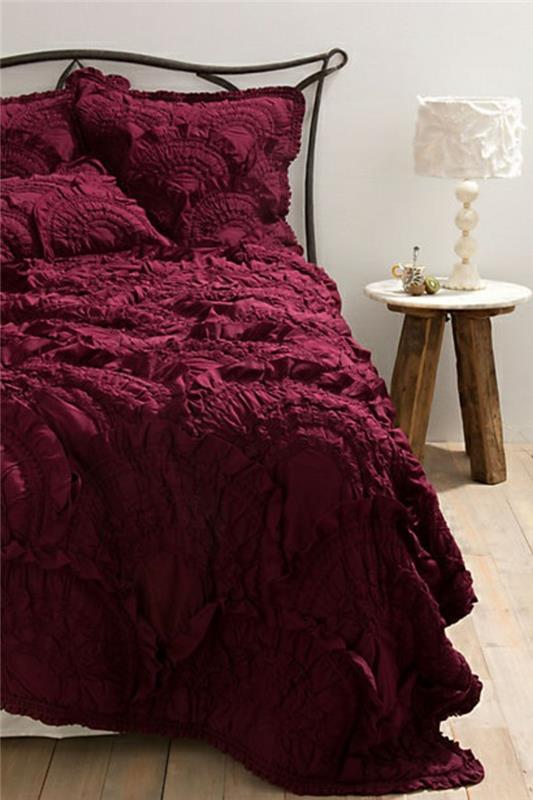 ferforje yataklı-modern-yatak odası-battaniye-için-bordo-renk