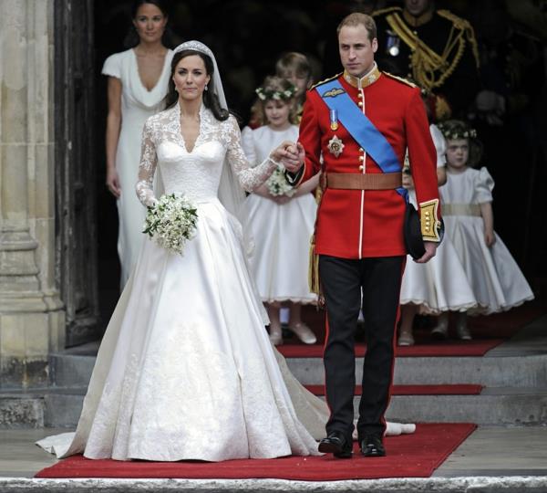 poročna obleka-royal-couple-kate-middleton-and-her-princesa-resized